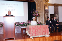 写真：萩原理事長の挨拶と高円宮妃殿下