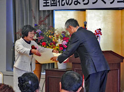 写真：『私たちの庭の会』　ガーデニング部長 齋藤 照美 様